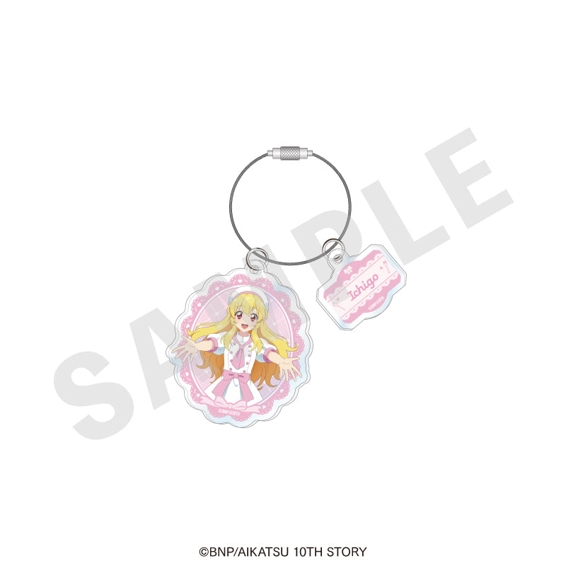 アイカツ！ 10th STORY ～未来へのSTARWAY～ のグッズ、星宮いちごのアクリルキーホルダーの画像です